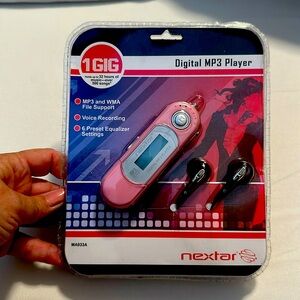 Nextar Digital MP3 player 1 gig NWT 500 songs over 32 hours of songs